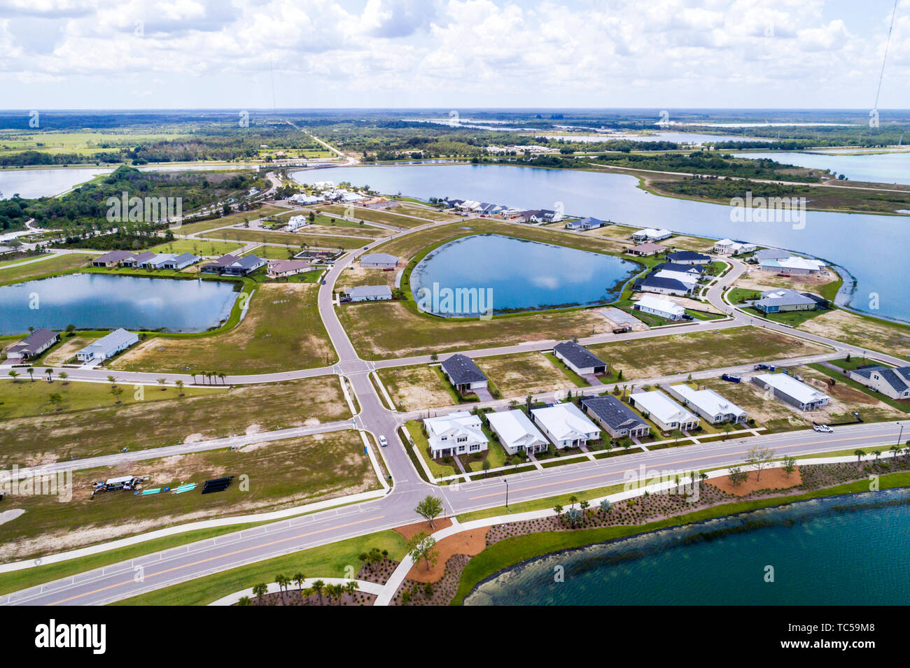 Babcock Ranch Florida, vista aerea dall'alto, prima città a energia solare pianificata dalla comunità, rete di pannelli solari edifici commerciali, FL19051 Foto Stock