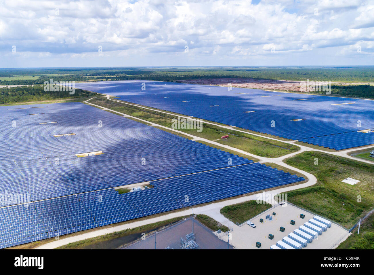 Florida Babcock Ranch, grande stazione di energia fotovoltaica pannello solare parco fattoria, vista aerea dall'alto, Foto Stock