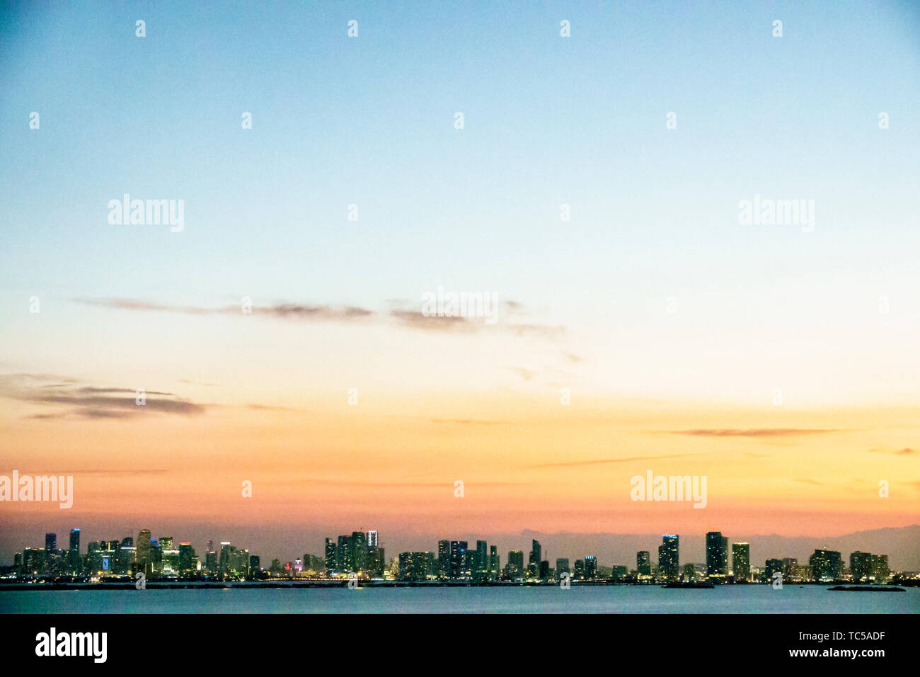 Miami Florida, Biscayne Bay, skyline della città, grattacieli del centro, tramonto cielo, FL190228001 Foto Stock