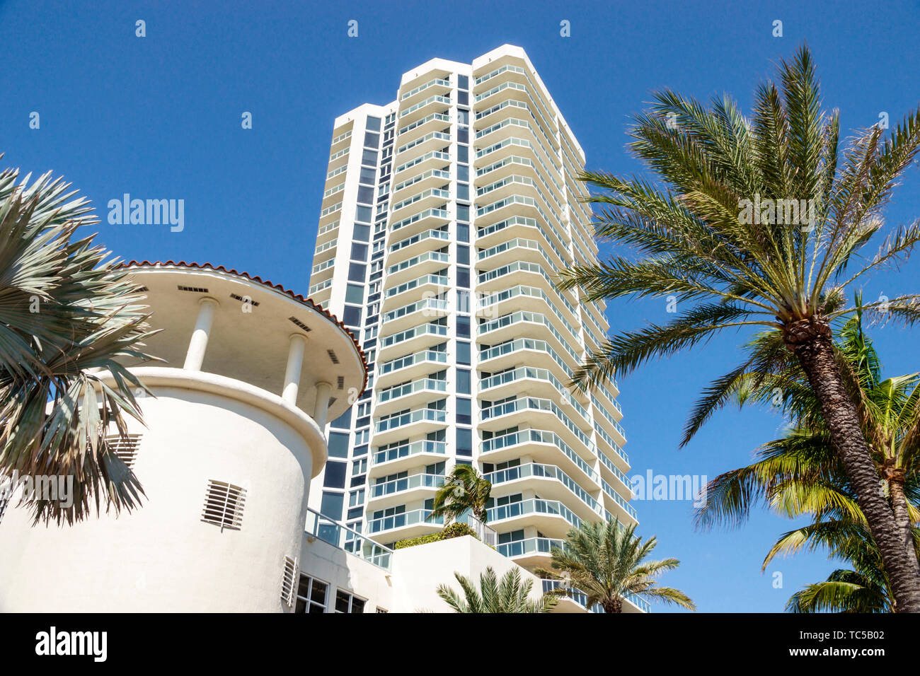 Miami Beach Florida, North Beach, Ocean Terrace, St Saint Tropez Ocean Front Condominium, balconi, grattacieli grattacieli edifici F Foto Stock