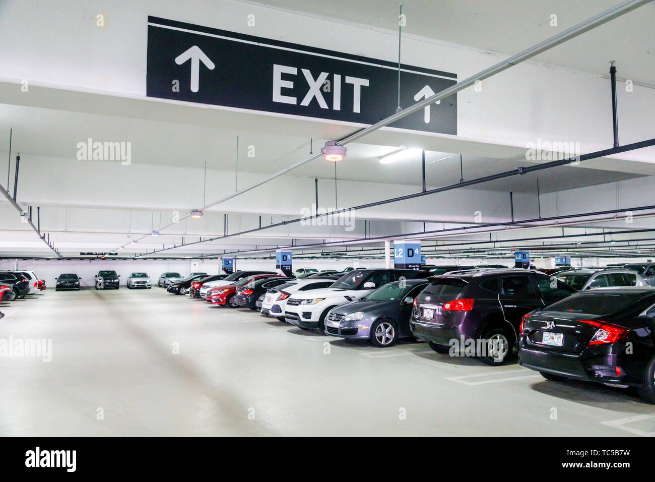 Miami Florida, Midtown, garage pubblico, interno, auto parcheggiate, uscita, FL190228052 Foto Stock