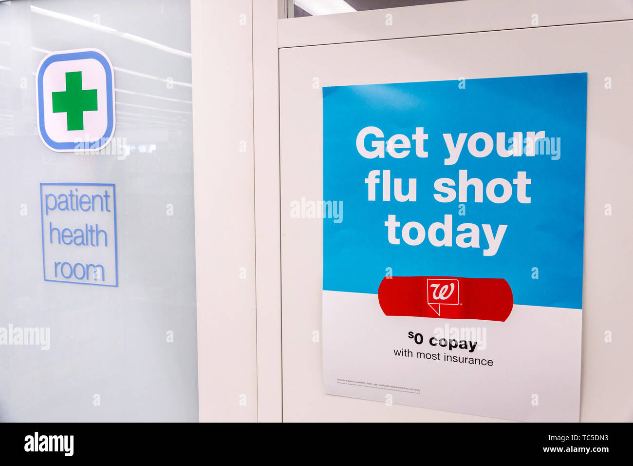 Miami Beach Florida, Walgreens, farmacia farmacia, interno, influenza shot promozione, stanza per la salute del paziente, FL190331052 Foto Stock