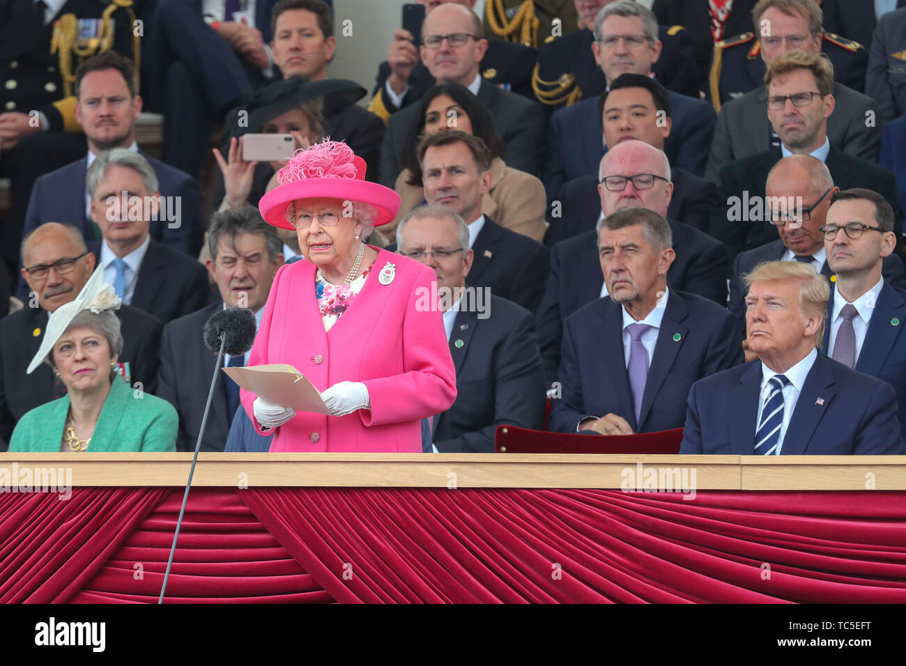 Queen Elizabeth II parlando durante le commemorazioni per il settantacinquesimo anniversario dello sbarco in Normandia a Southsea comune, Portsmouth. Foto Stock