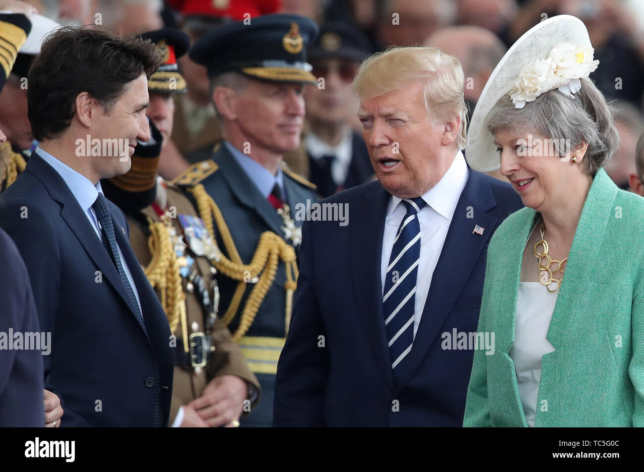 Il primo ministro canadese Justin Trudeau, il presidente statunitense Donald Trump e il Primo Ministro Theresa Maggio durante le commemorazioni per il settantacinquesimo anniversario dello sbarco in Normandia a Southsea comune in Portsmouth. Foto Stock