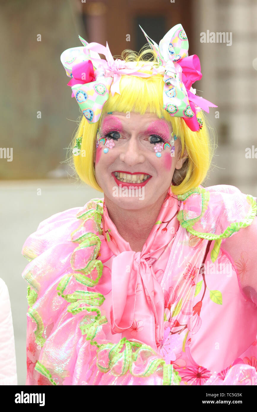 Grayson Perry, Royal Academy of Arts Estate Anteprima della Fiera partito, Royal Academy Burlington House, Londra, Regno Unito, 04 giugno 2019, Foto di Richard ori Foto Stock