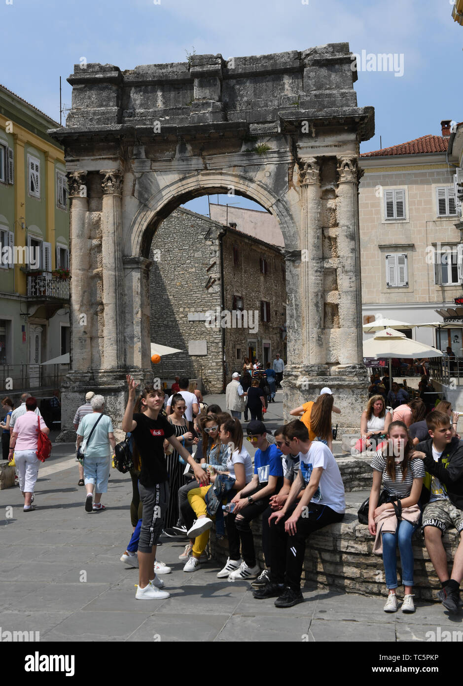 Pula, Istria, Croazia, giovani adolescenti Foto Stock