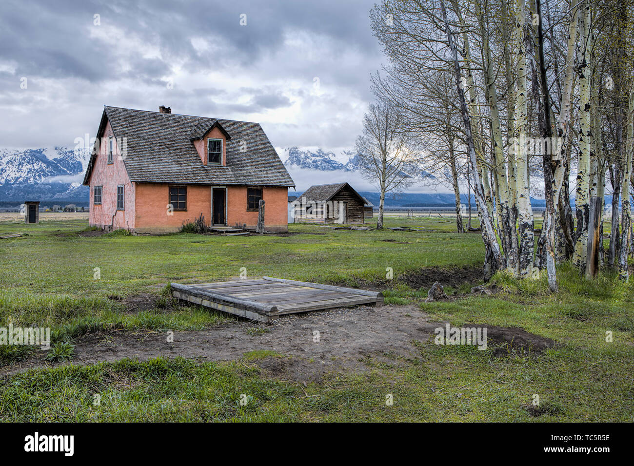 La minore fotografato vecchia casa in corrispondenza della fila di mormoni nel Parco Nazionale di Grand Teton in Wyoming. Foto Stock