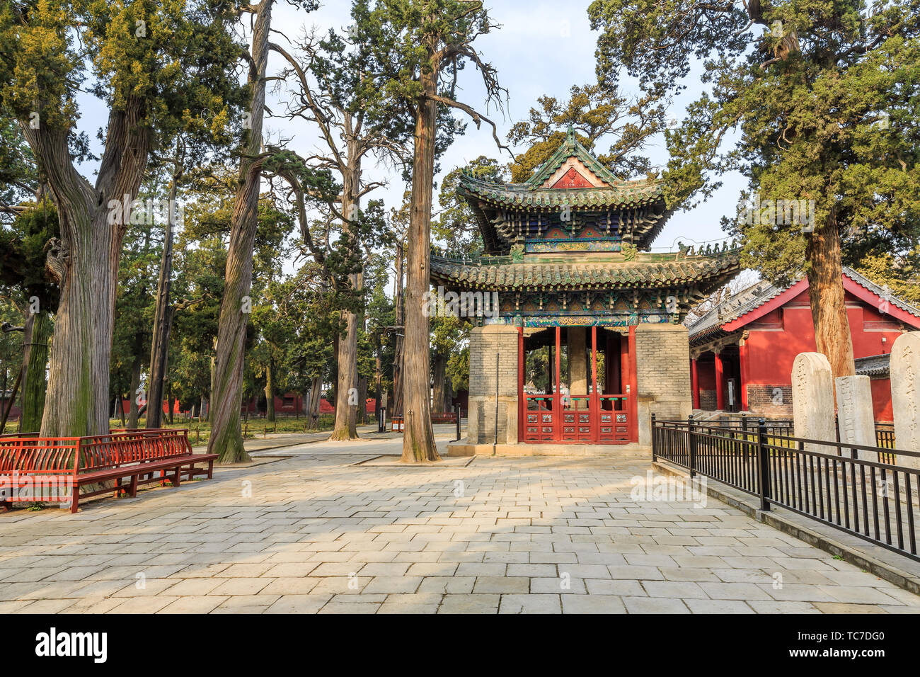 Il Mengzi Mengmiao Kangxi Imperial Stele Pavilion, Zoucheng Città, Provincia di Shandong Foto Stock