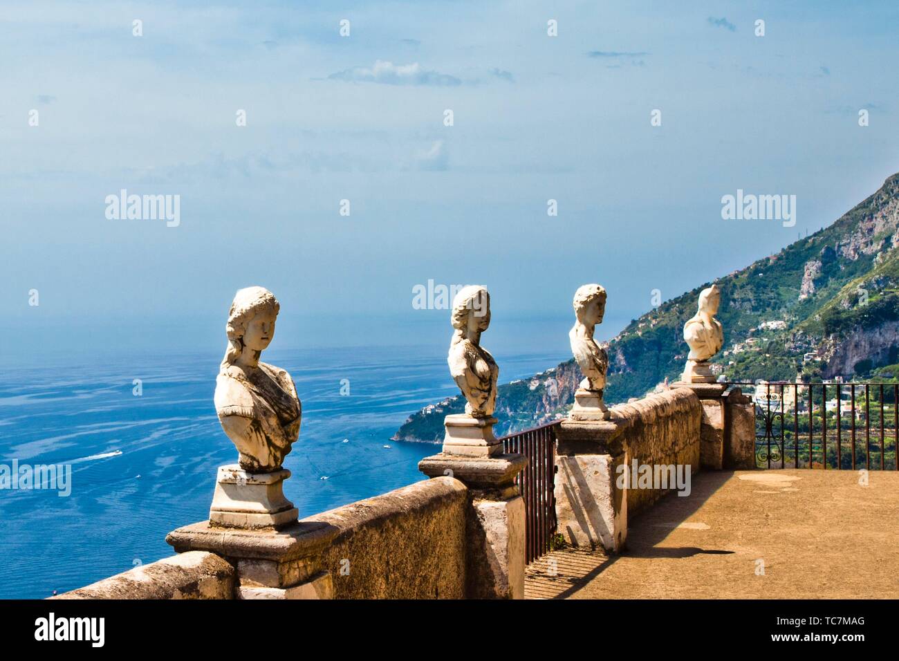 Il belvedere, il cosiddetto Terrazzo dell'lnfinito, Villa Cimbrone, Ravello, Amalfi, Campania, Italia, Europa. Foto Stock