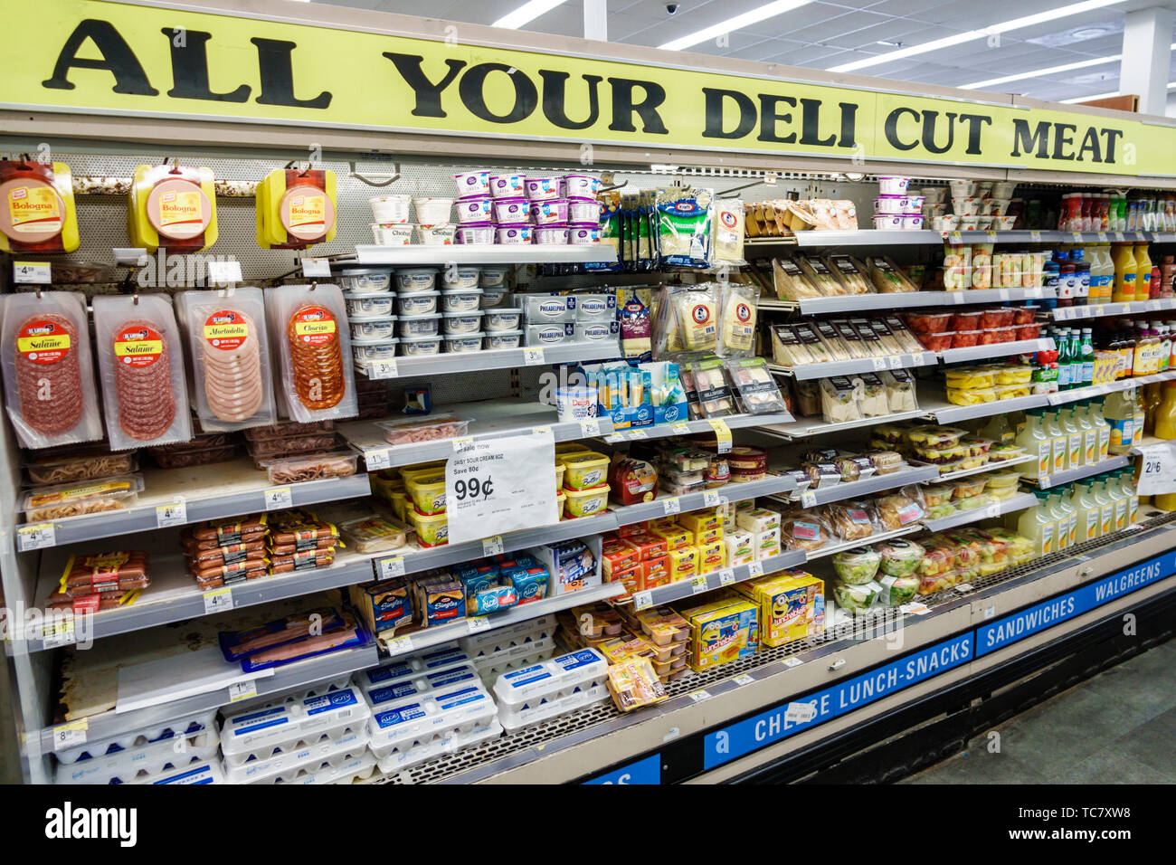 Miami Beach Florida,North Beach,CVS Pharmacy drugstore,interiore,deli taglio a fette di carne alimentare,vendita display,FL190430059 Foto Stock