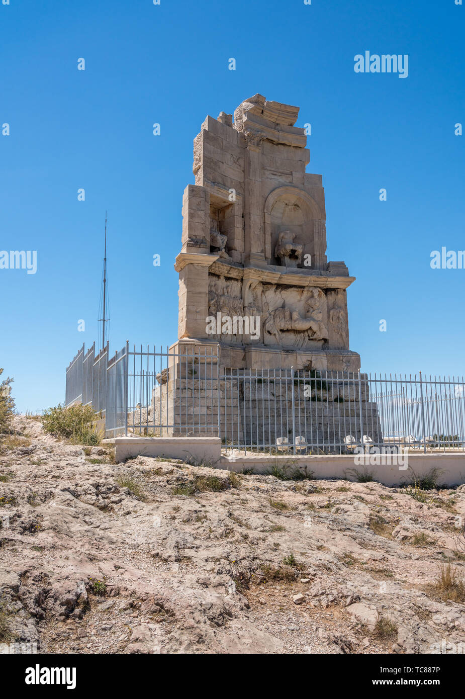 Un monumento di Filopappos sulla cima della collina di Filopappou Foto Stock