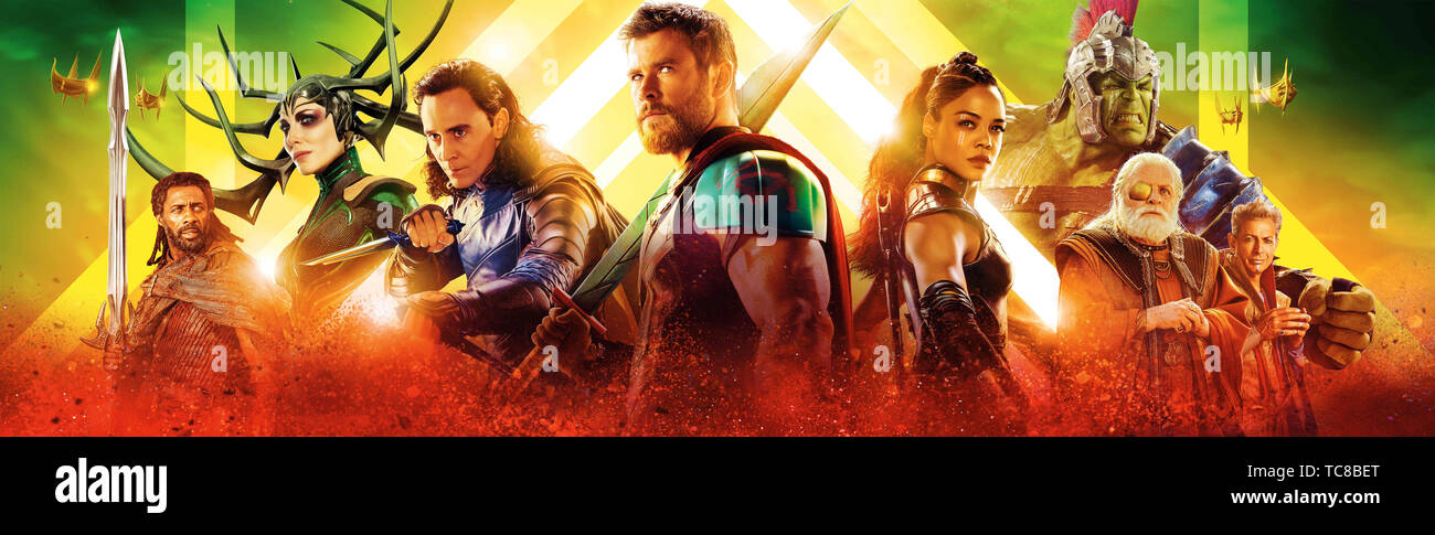 Data di rilascio: novembre 3, 2017 Titolo: Thor: Ragnarok STUDIO: Marvel Studios direttore: Taika Waititi trama: imprigionato, il possente Thor si ritrova in una letale gladiatori concorso contro la carcassa, il suo ex alleato. Thor deve lottare per la sopravvivenza e la corsa contro il tempo per impedire che le potenti cellule Hela da distruggere la sua casa e la civiltà Asgardian. STARRING: Poster Arte. (Credito Immagine: © Marvel Studios/Entertainment Immagini) Foto Stock