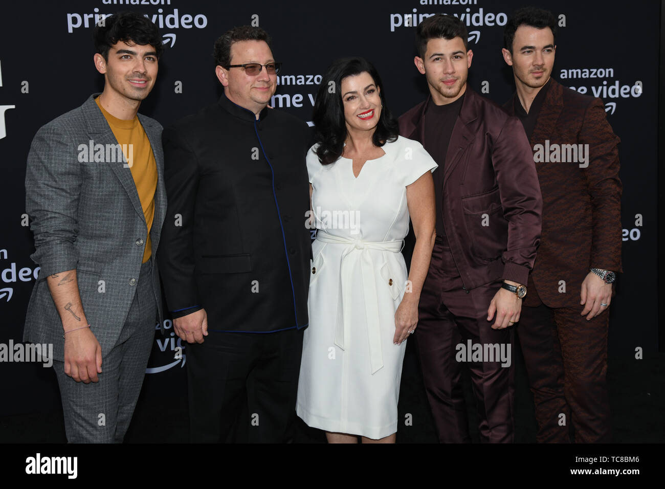 3 giugno 2019 - California, Stati Uniti - 02 Giugno 2019 - Westwood Village, California - Joe Jonas, Paul Kevin Jonas Sr, Denise Miller-Jonas, Nick Jonas, Kevin Jonas. La perfezione del Amazon Video ''a caccia di felicità " Los Angeles Premiere detenute al Regency Village Bruin Theatre. Photo credit: Billy Bennight/AdMedia (credito Immagine: © Billy Bennight/AdMedia via ZUMA filo) Foto Stock