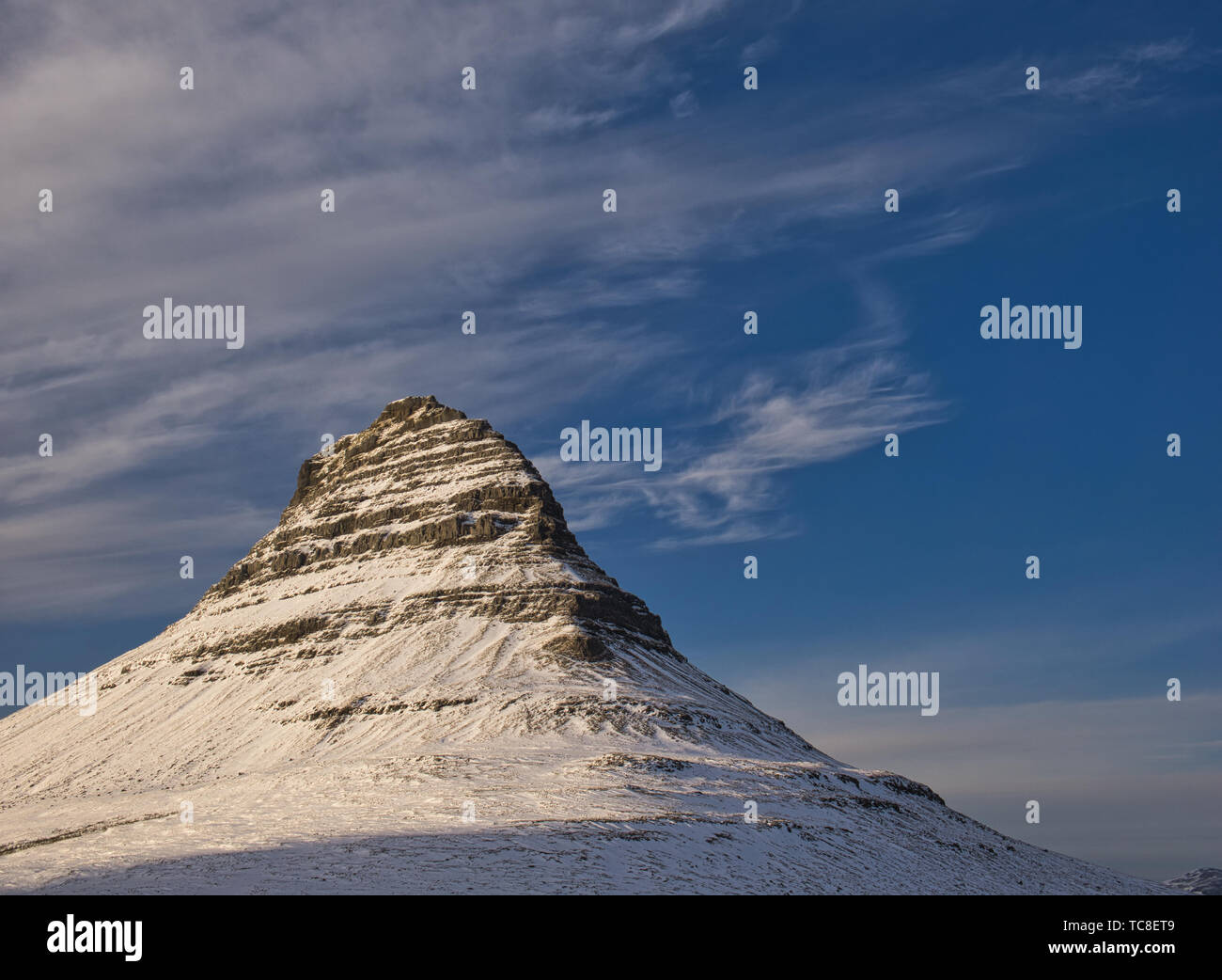 Il Kirkjufell conica montagna in Islanda al tramonto Foto Stock