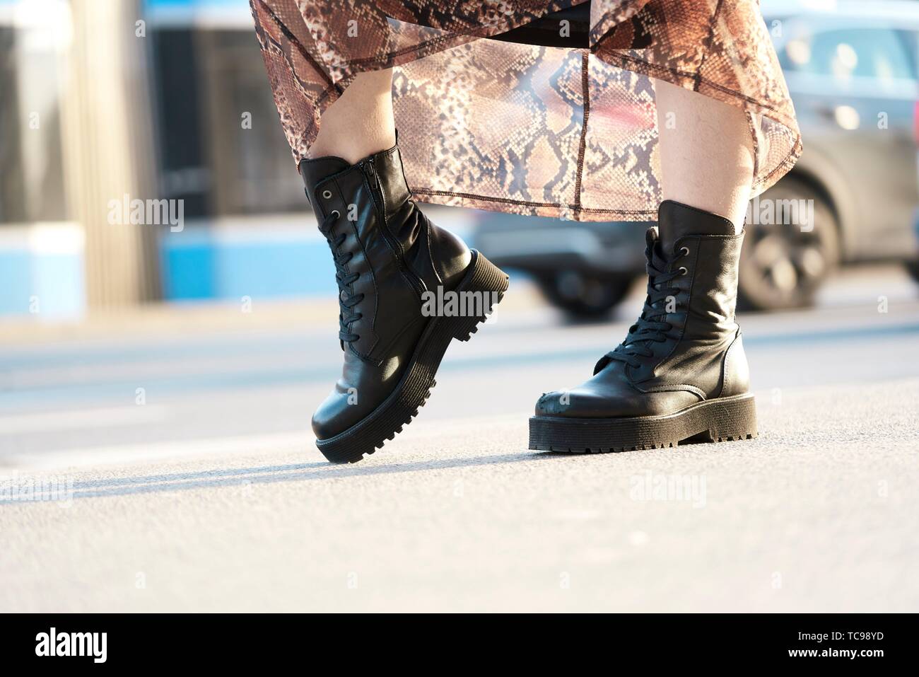Nero scarpe di moda donna a street, jump stivali, a Monaco di Baviera,  Germania Foto stock - Alamy
