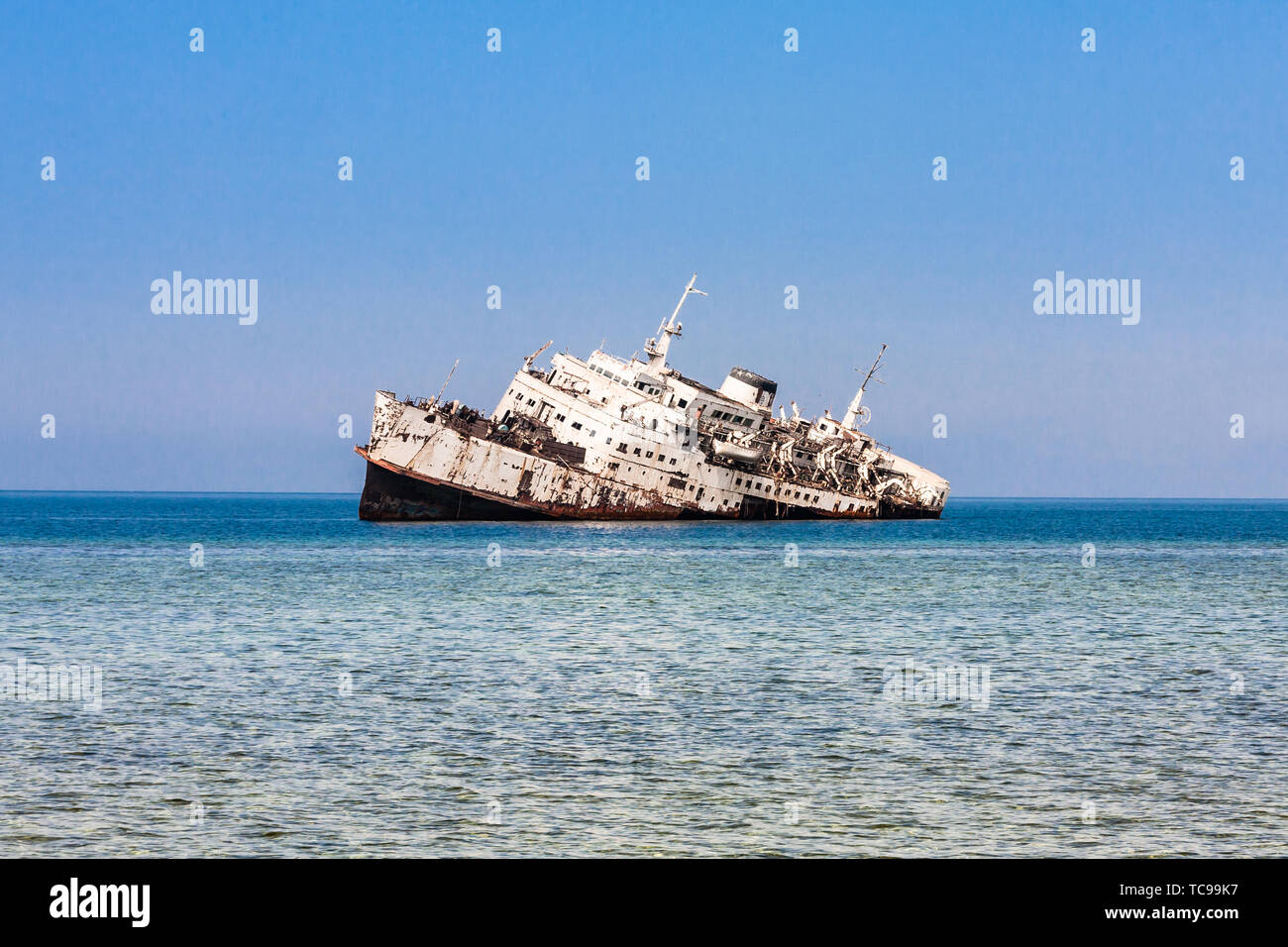 Il naufragio sulla spiaggia di Shoaiba vicino a Jeddah, Arabia Saudita Foto Stock