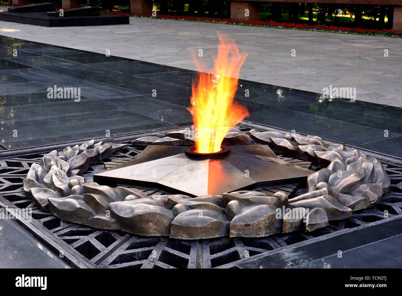 La fiamma che non si spegne mai nel parco del 28 le protezioni di Almaty,  Kazakhstan Foto stock - Alamy