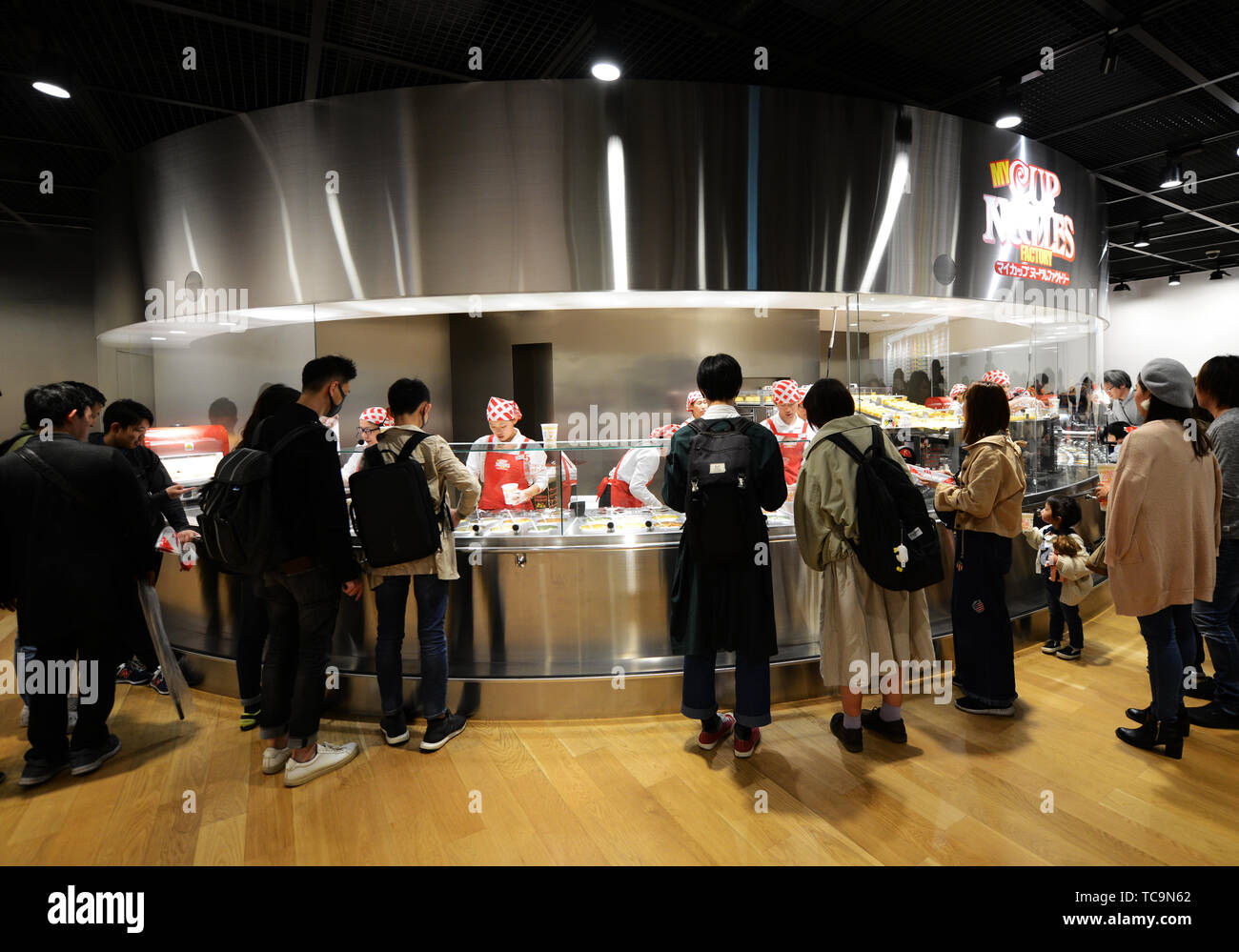 Il Cup Noodle workshop presso il Cup Noodles museum di Osaka in Giappone. Foto Stock