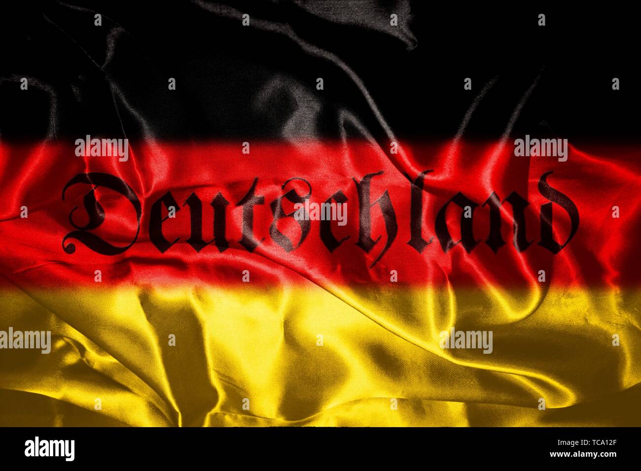 Bandiera tedesca al vento con la Germania scritto su di esso. Foto Stock