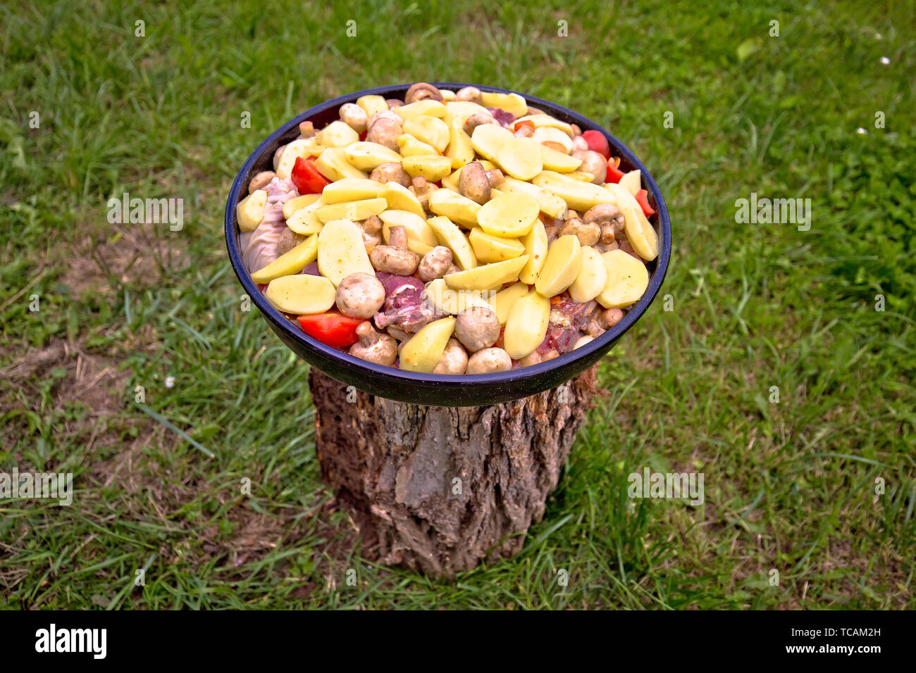Tradizionale croata la carne e le verdure piatto peka, cibo di Croazia Foto Stock