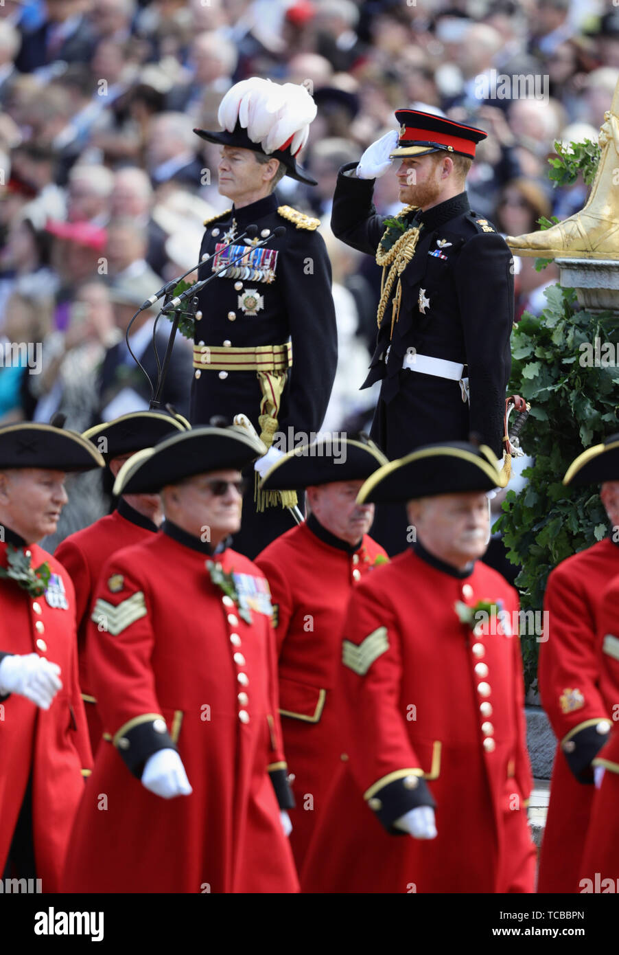 Il Duca di Sussex (centro destra) durante la festa del Fondatore celebrazioni presso il Royal Hospital Chelsea nella zona ovest di Londra. Foto Stock