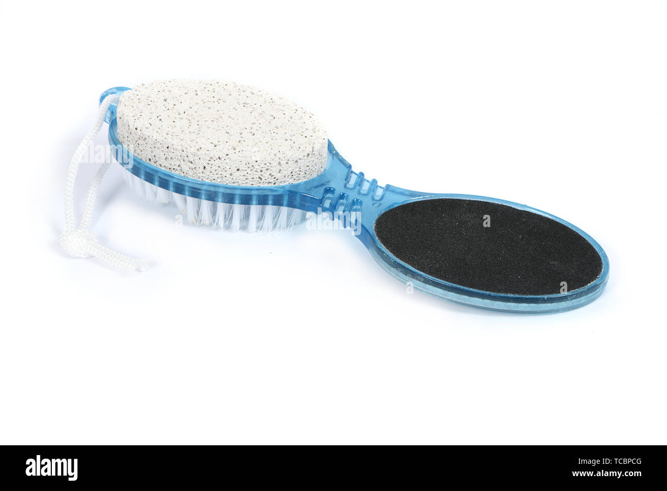 Spazzola bagno isolato su sfondo bianco. maniglia in plastica massaggiatore per trattamento di cura della pelle. Strumento personale per massaggio anticellulite. Isolato su bianco Foto Stock