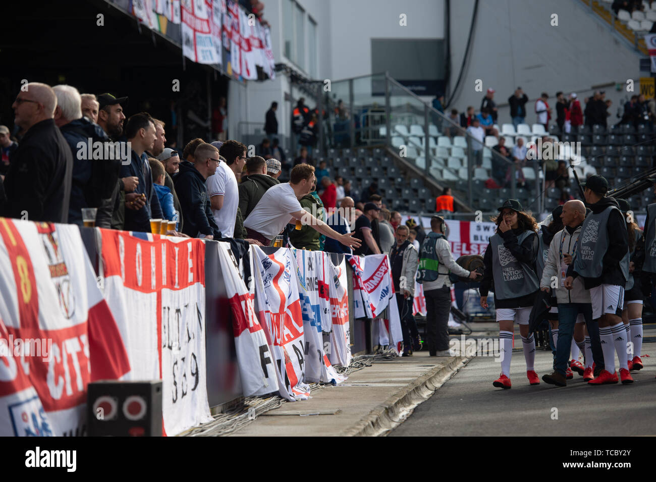 GUIMARES, Portogallo 6 GIUGNO tifosi inglesi prima della UEFA Nazioni League match tra Paesi Bassi e Inghilterra a Estádio D. Afonso Henriques di Guimaraes, Portogallo giovedì 6 giugno 2019. (Credit: Pat Scaasi | MI News ) Credito: MI News & Sport /Alamy Live News Foto Stock