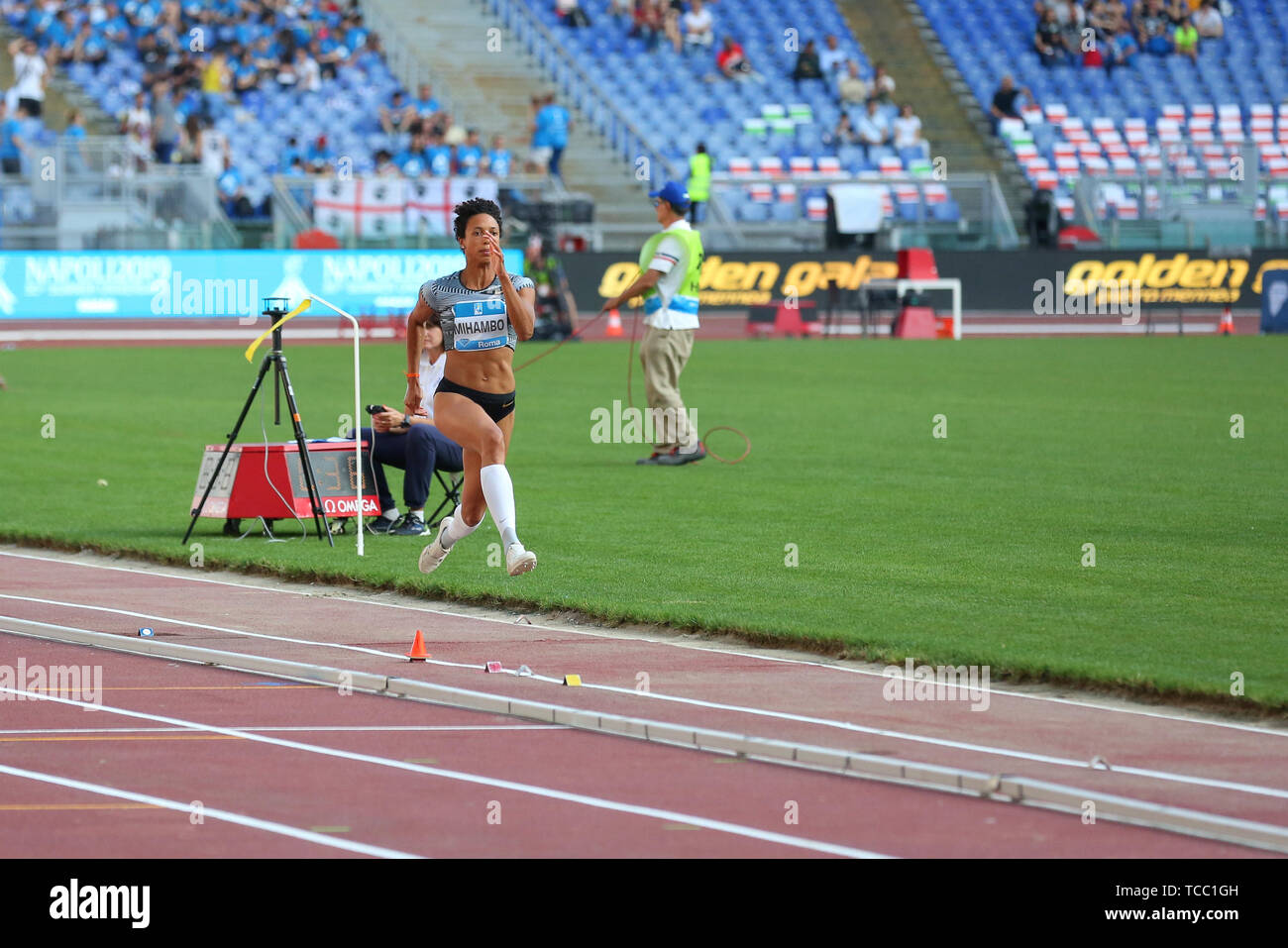 Roma, Italia - Jun 06: Malaika Mihambo di Germania compete in Donne Salto in lungo evento durante la IAAF Diamond League 2019 Golden Gala Pietro Mennea a Roma (credito: Mickael Chavet/Zuma/Alamy Live News) Foto Stock