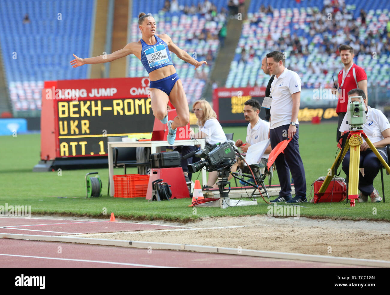 Roma, Italia - Jun 06: Maryna Bekh Romanchuk dell'Ucraina compete in Donne Salto in lungo evento durante la IAAF Diamond League 2019 Golden Gala Pietro Mennea a Roma (credito: Mickael Chavet/Zuma/Alamy Live News) Foto Stock