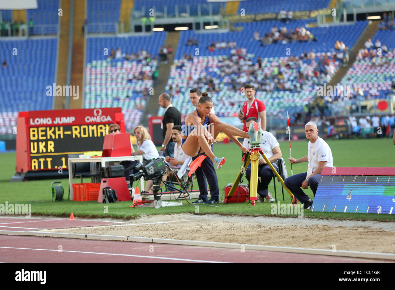 Roma, Italia - Jun 06: Maryna Bekh Romanchuk dell'Ucraina compete in Donne Salto in lungo evento durante la IAAF Diamond League 2019 Golden Gala Pietro Mennea a Roma (credito: Mickael Chavet/Zuma/Alamy Live News) Foto Stock