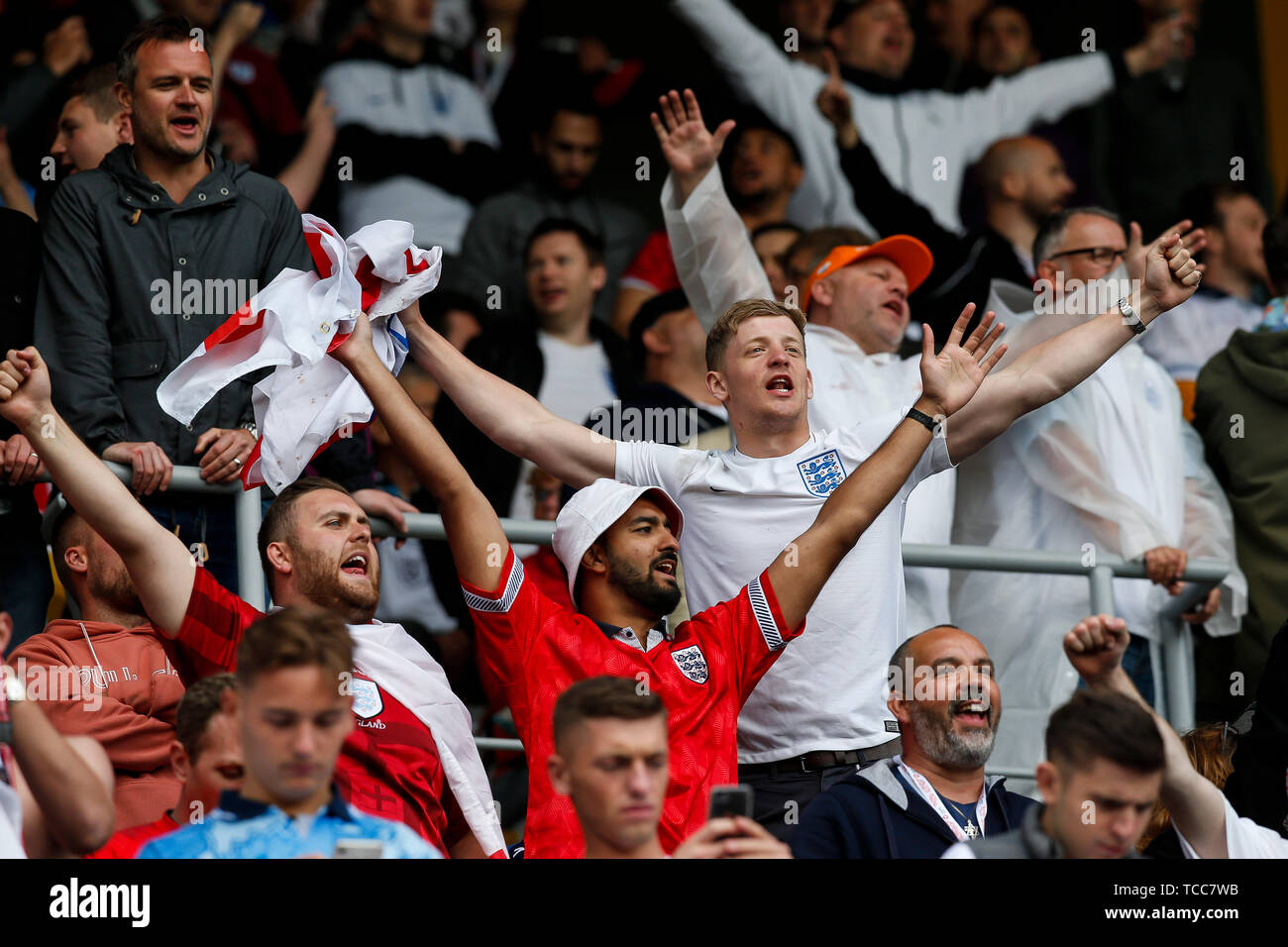 Guimaraes, Portogallo. Il 6 giugno, 2019. Tifosi inglesi prima della UEFA Nazioni League Semi Final match tra Paesi Bassi e Inghilterra a Estadio D. Afonso Henriques sul 6 giugno 2019 a Guimaraes, Portogallo. (Foto di Daniel Chesterton/phcimages.com) Credit: Immagini di PHC/Alamy Live News Foto Stock