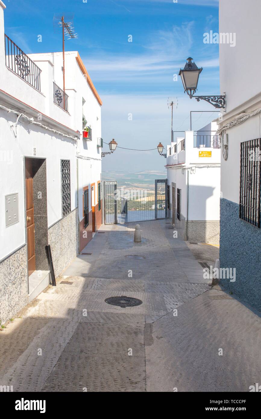 Pendenza strada stretta di Montilla, Cordoba, Spagna. Home per i vini dolci della Montilla-Moriles. Foto Stock