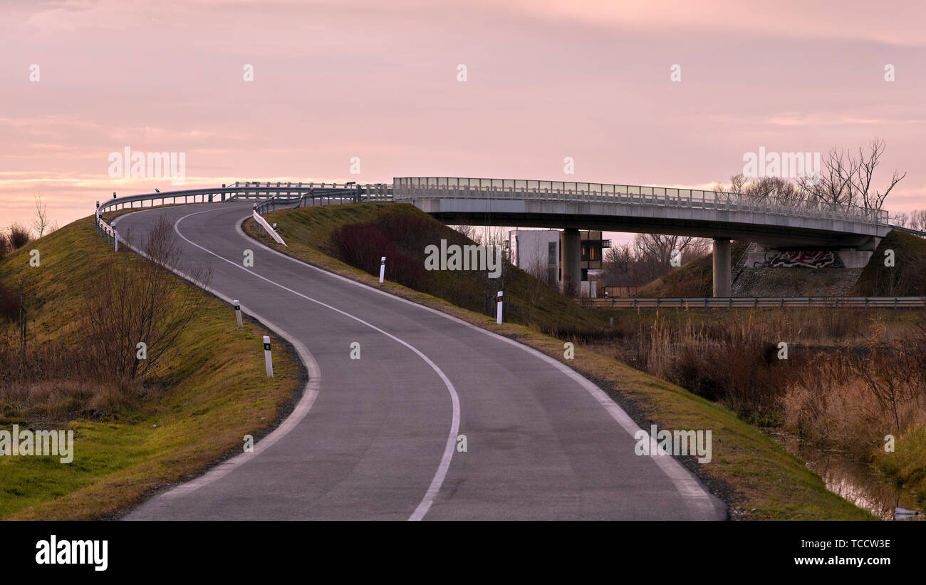 Ponte tra Devinska Nova Ves e Zahorska Bystrica, Slovacchia Foto Stock
