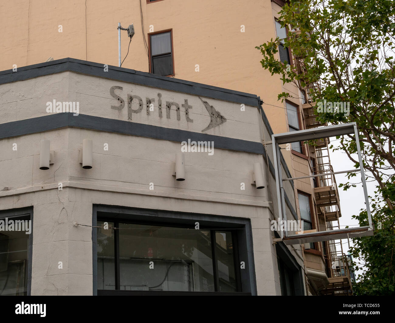 Abbandonata, chiuso Wireless Sprint edificio con logo debole Foto Stock