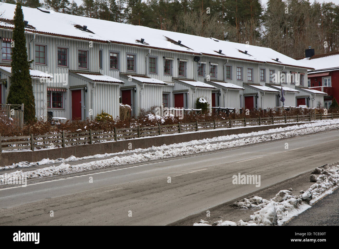 Linea contemporanea di case tipiche, Norrtälje, contea di Stoccolma, Svezia e Scandinavia Foto Stock