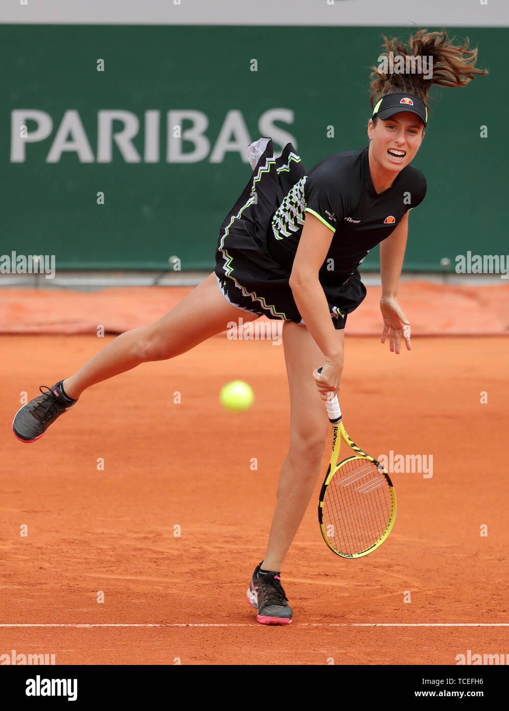 Johanna Konta durante la donna Semi finale degli Open di Francia al Roland Garros di Parigi. Foto Stock