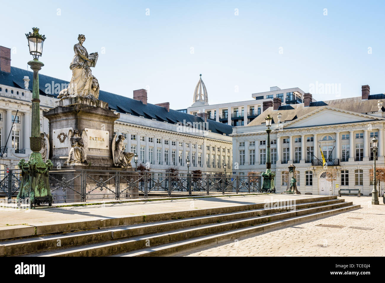 La piazza dei Martiri di Bruxelles, in Belgio, ospita il memoriale dei Martiri e la sede del governo fiammingo. Foto Stock