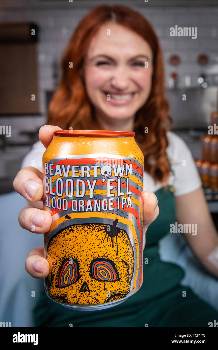 Birreria Beavertown chiede la birra fan a smettere di pensare di birra - e cominciare a pensare di sangue - da offrire gratuitamente la birra artigianale in cambio per la firma fino a donare sangue. Chi iscriviti donare il sangue al Beavertown osteria in Tottenham Sabato 25 Maggio sarà tra i primi a tentare di Beavertown rimasterizzati sanguinosa "Ell Arancio sanguigno IPA - gratis. Dove: Londra, Regno Unito quando: 07 maggio 2019 Credit: Scott Garfitt/PinPep/delle immagini di copertina Foto Stock