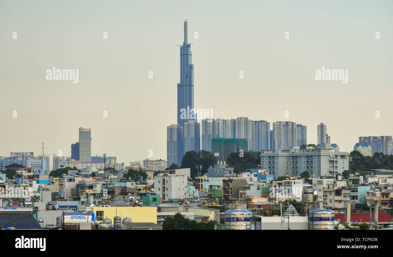 A Saigon, Vietnam - Apr 23, 2019. Skyline di Saigon (Ho Chi Minh City) con il riferimento 81 Building. Saigon è la città più grande del Vietnam. Foto Stock