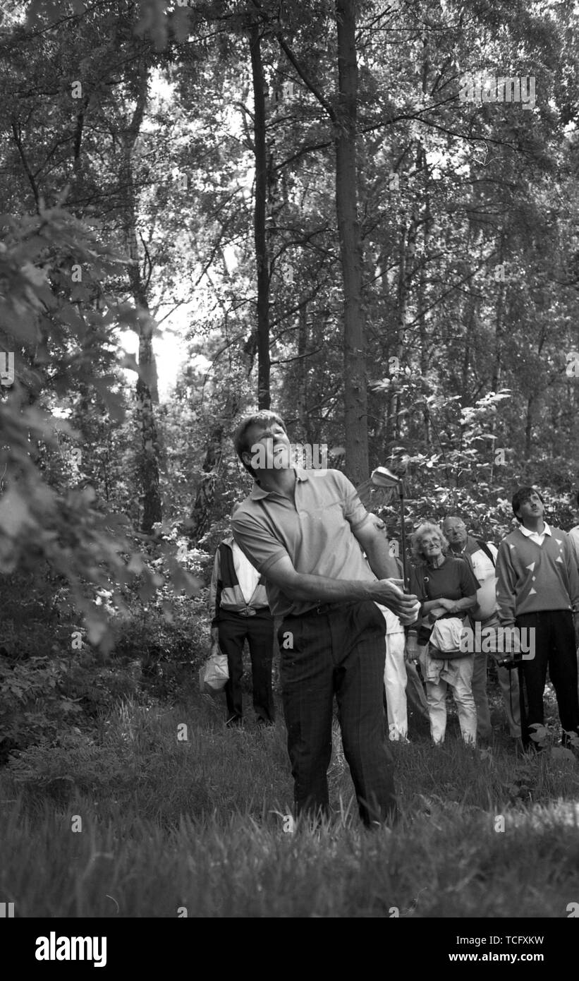 Suntory World Matchplay Golf Championship nel 1990 di Wentworth Club. Nick Faldo in azione Foto di Tony Henshaw Foto Stock