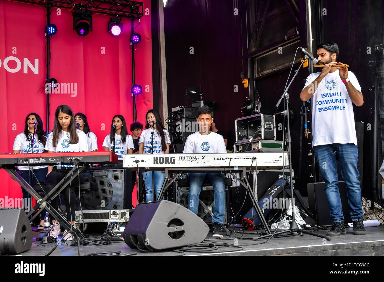 Londra, Regno Unito. Il giorno 08 Giugno, 2019. Comunità Ismaili Ensemble suona presso il festival di Eid in Trafalgar Square Londra per contrassegnare la fine del Ramadan il 8 giugno 2019, Londra, Regno Unito. Credito: Picture Capital/Alamy Live News Foto Stock