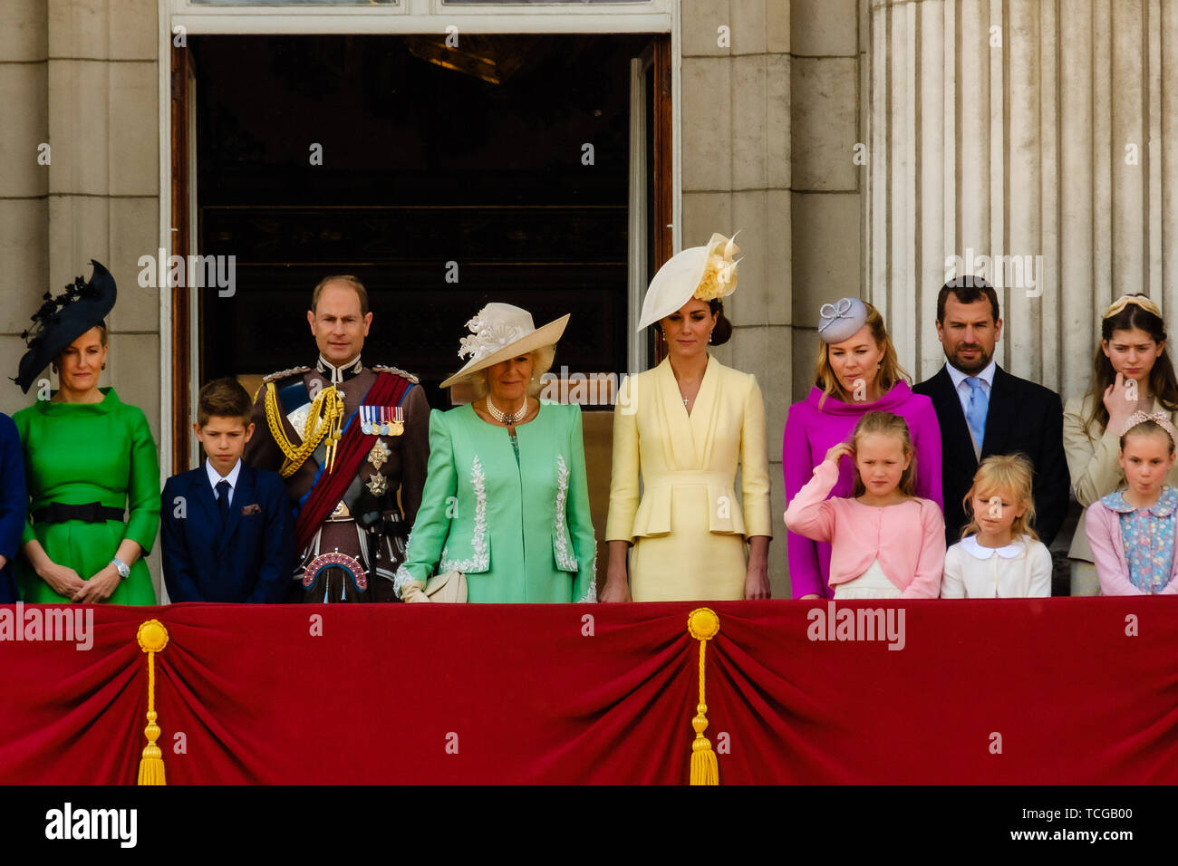 Duchessa cambridge duchessa cornovaglia sul balcone buckingham palace