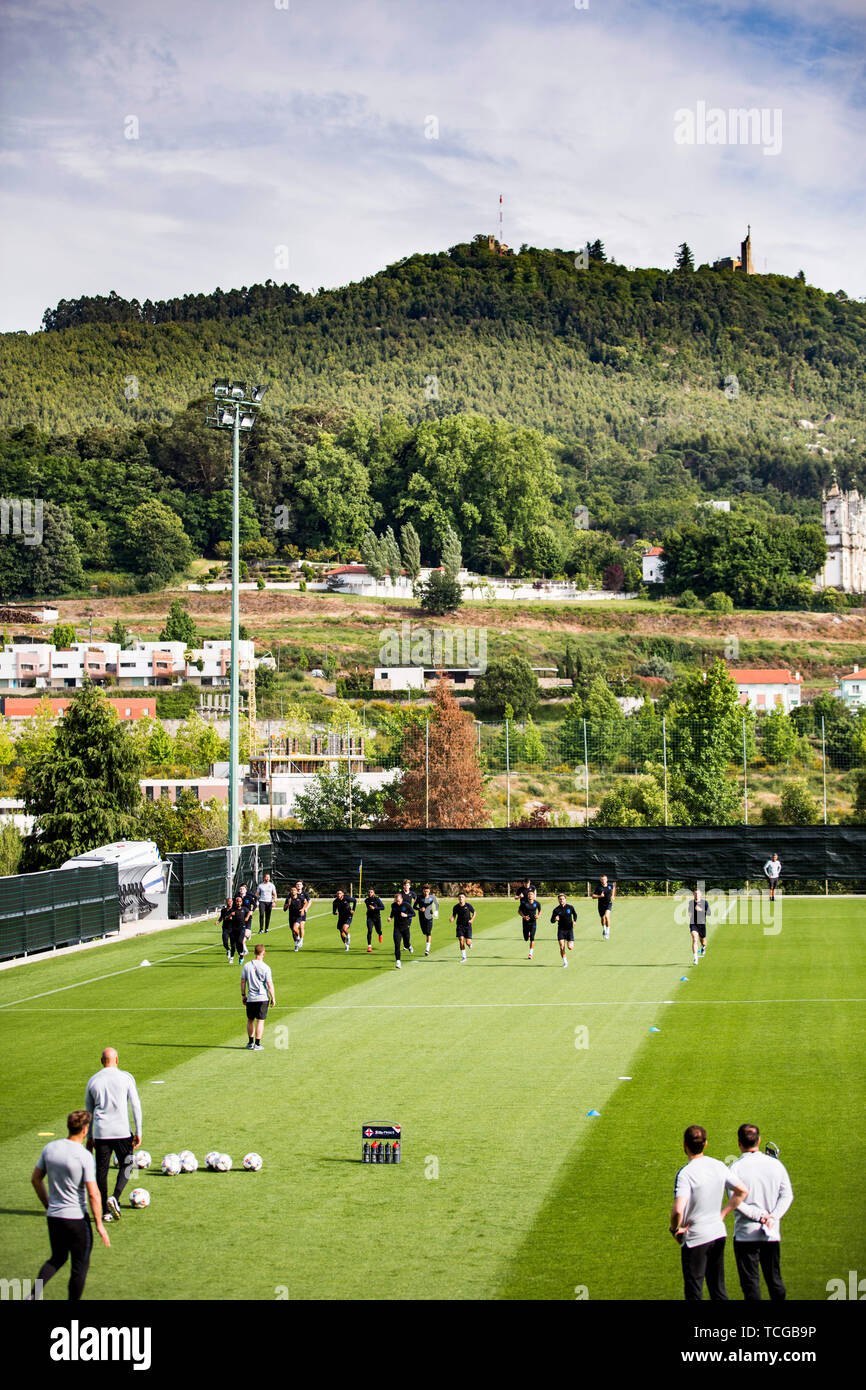 Braga, Portogallo. 8 giugno 2019, St&#xe1;dio D Afonso Henriques, Guimar&#xe3;es, Braga, Portogallo; Lega Nazionale premere e la formazione per l'Inghilterra; i giocatori di Inghilterra Credit: Azione Plus immagini di sport/Alamy Live News Foto Stock