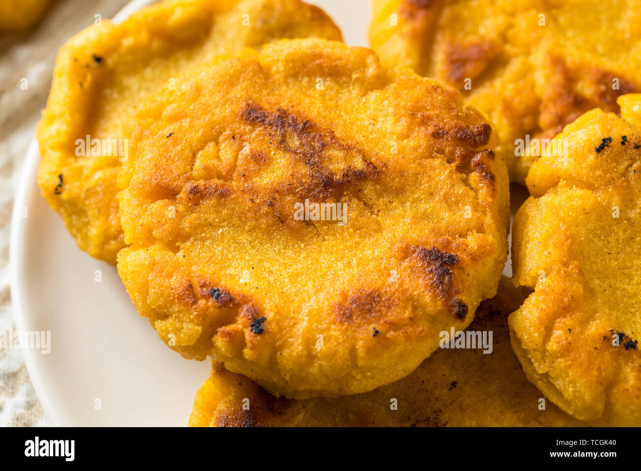 In casa di farina di mais Arepas pronto a mangiare Foto Stock