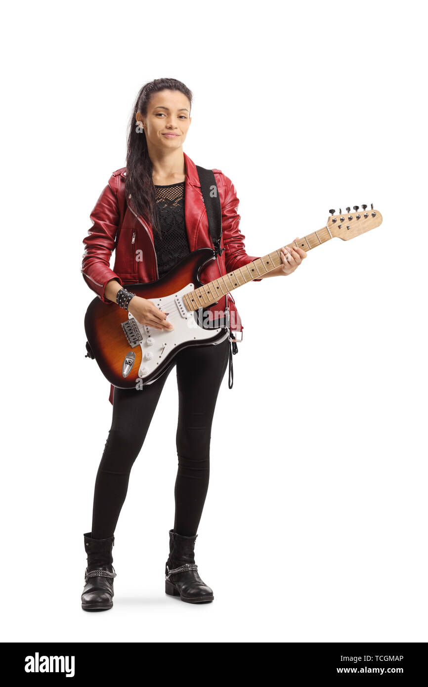 A piena lunghezza Ritratto di una giovane donna con una chitarra elettrica in posa isolati su sfondo bianco Foto Stock