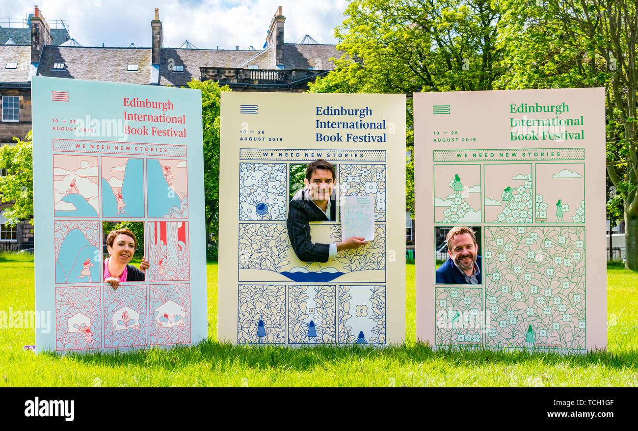 Nick Orzo, Direttore, Janet Smyth & Roland Gulliver lanciare il 2019 Edinburgh International Book Festival programma, Charlotte Square Gardens, Scot Foto Stock