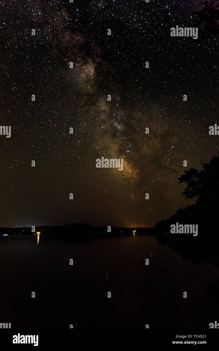 Via lattea oltre il Lago Namekagon Wisconin tranquilla tranquilli notte estiva Foto Stock