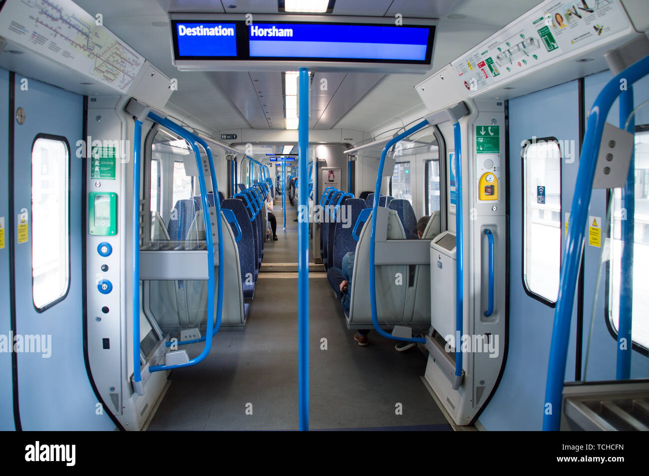 Un quasi vuota Thameslink pulmann in un servizio da London Bridge a Horsham in un fine settimana Foto Stock