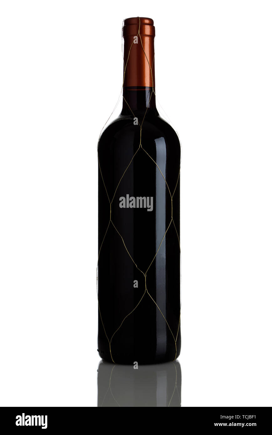 Singola bottiglia di vino rosso Rioja Riserva, isolato su bianco Foto Stock