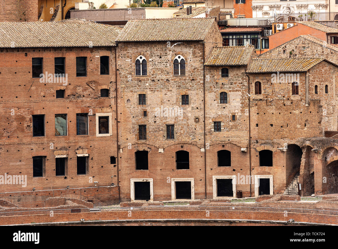 Mercati di Traiano, Roma (Mercati di Traiano, italiano) e Torre delle Milizie, antichi edifici romani costruito con mattoni, Foro Romano. Italia Foto Stock